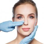 عمل جراحی زیبایی بینی (رینوپلاستی): عوارض، مزایا و هزینه